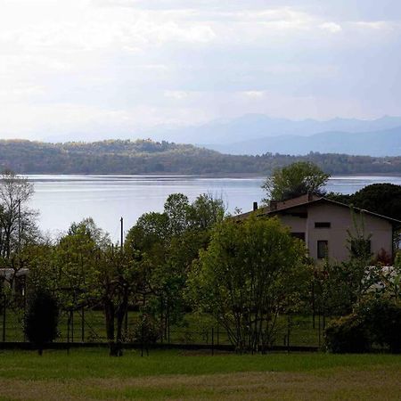 Vista Lago-Appartamento Funzionale Con Vista Varese Bagian luar foto