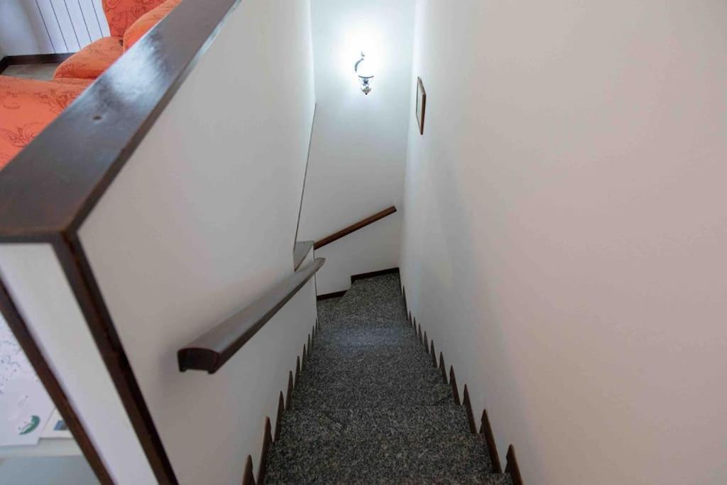 Vista Lago-Appartamento Funzionale Con Vista Varese Bagian luar foto